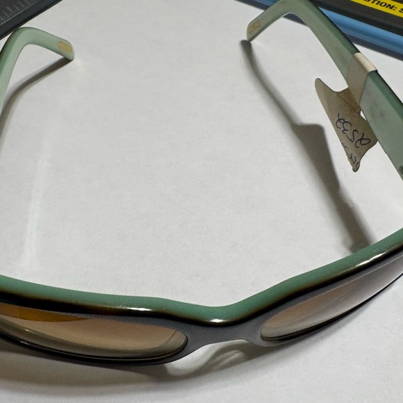 Ralph Lauren Brown and Green Sunglasses with Vintage-Inspired Design - Picture 8 of 16